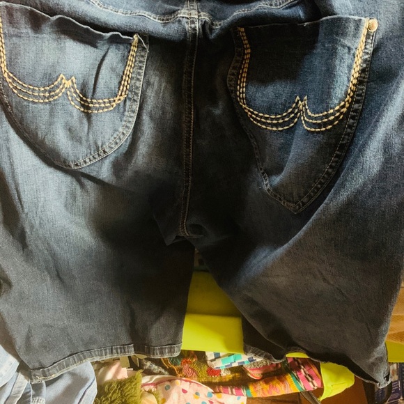 Venezia Bermuda Shorts - Picture 4 of 4